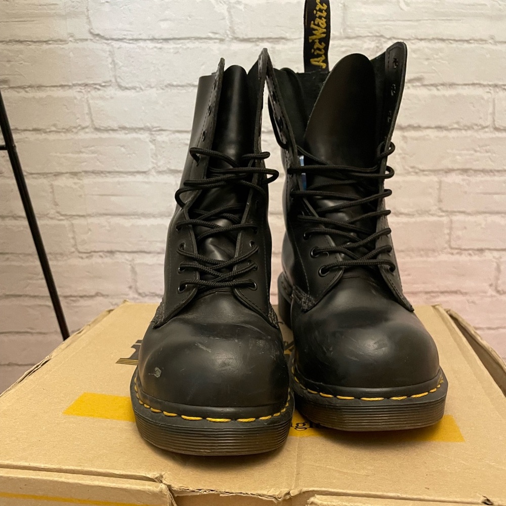 Dr. Martens vintage 1490 black steel toe boot